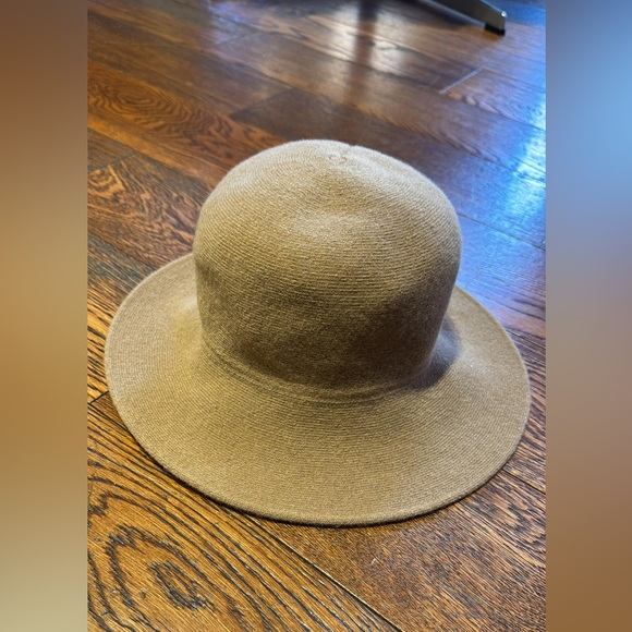 Agl Accessories - AGL made in Italy Camel Wool-Cashmere Cloche Hat